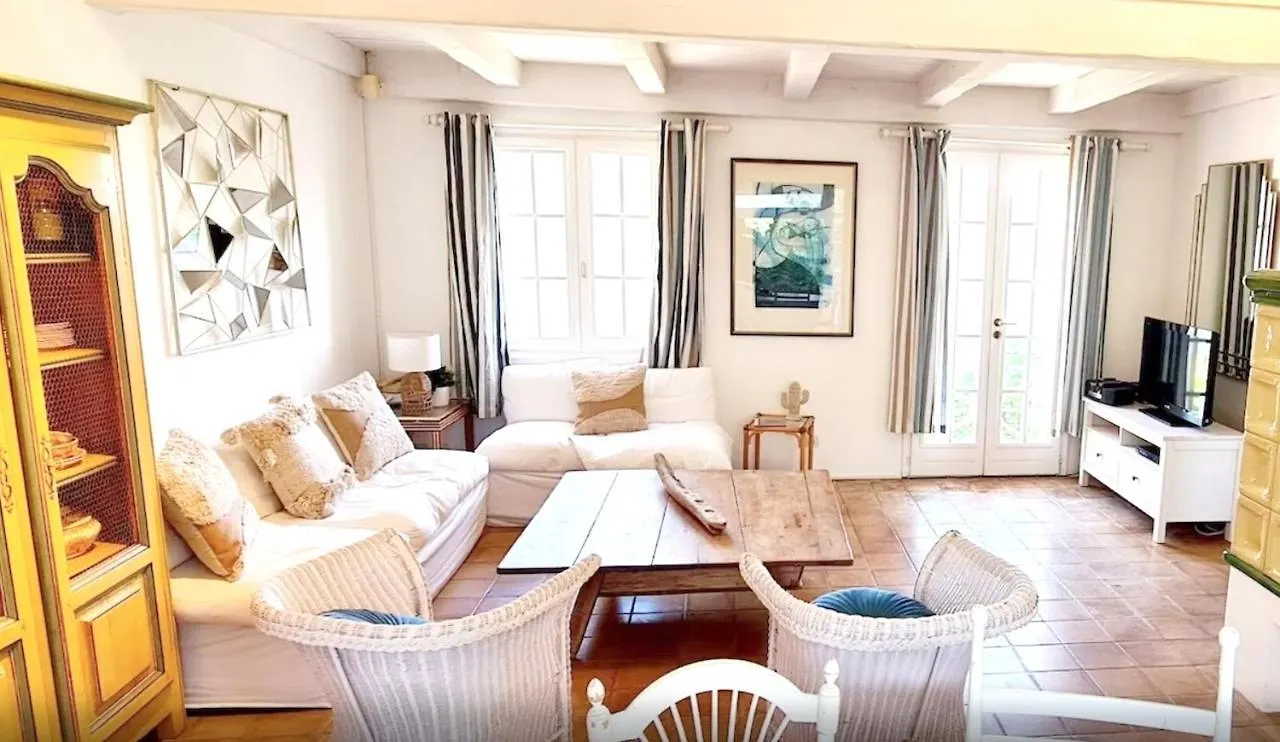 Villa de Charme: Rayol-Canadel-sur-Mer Retreat with Pool France