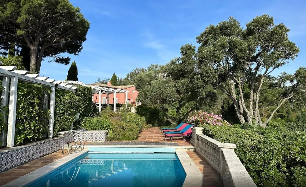 Villa de Charme: Rayol-Canadel-sur-Mer Retreat with Pool