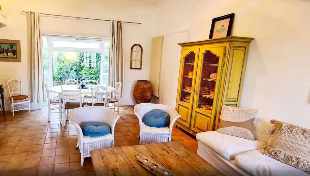 Villa de Charme: Rayol-Canadel-sur-Mer Retreat with Pool